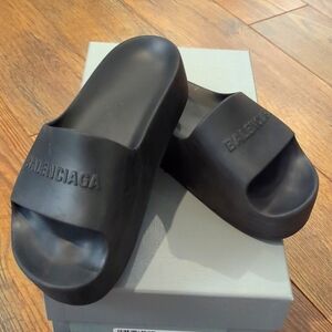 Balenciaga chunky platform slide rubber
